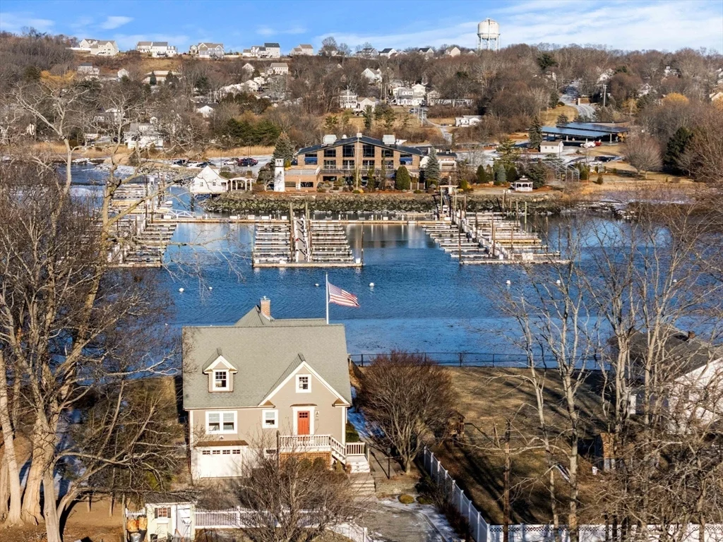 6 bed, 4+ bath apartment for rent at 30R Harbor St, Danversport — photo 1 of 41