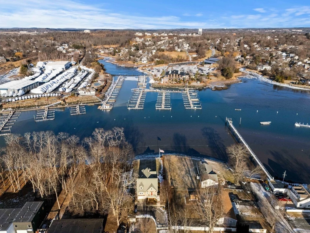 6 bed, 4+ bath apartment for rent at 30R Harbor St, Danversport — photo 7 of 41