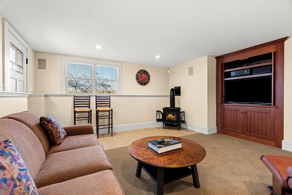 6 bed, 4+ bath apartment for rent at 30R Harbor St, Danversport — photo 31 of 41