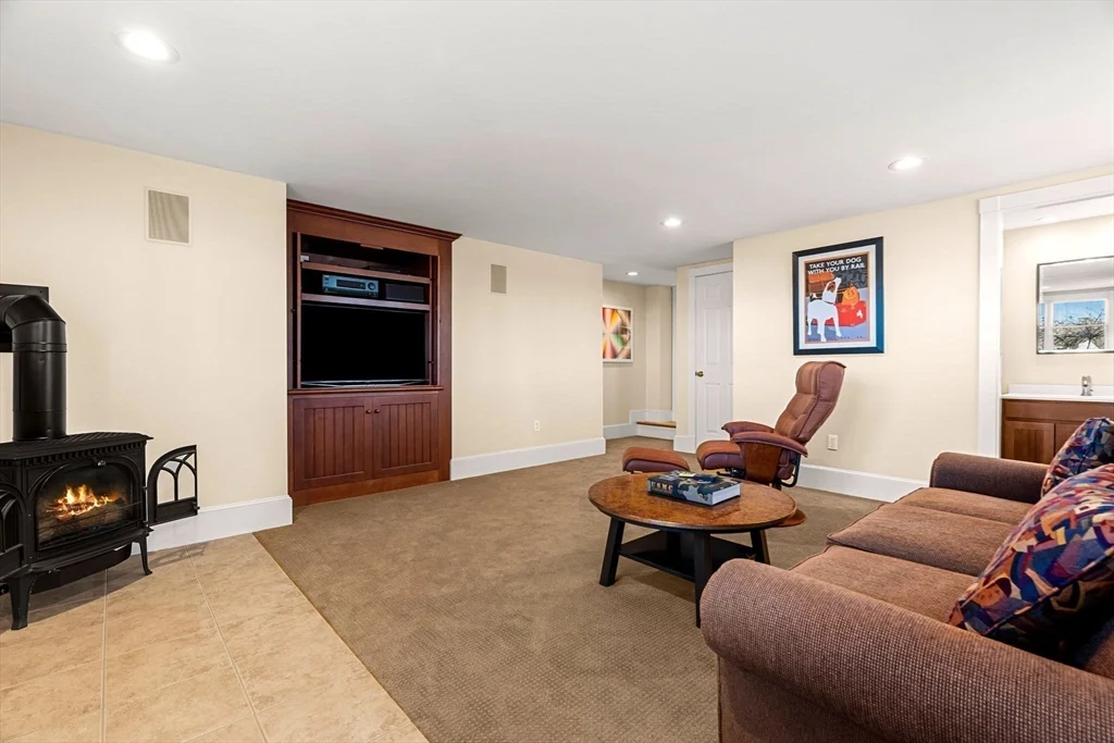 6 bed, 4+ bath apartment for rent at 30R Harbor St, Danversport — photo 32 of 41