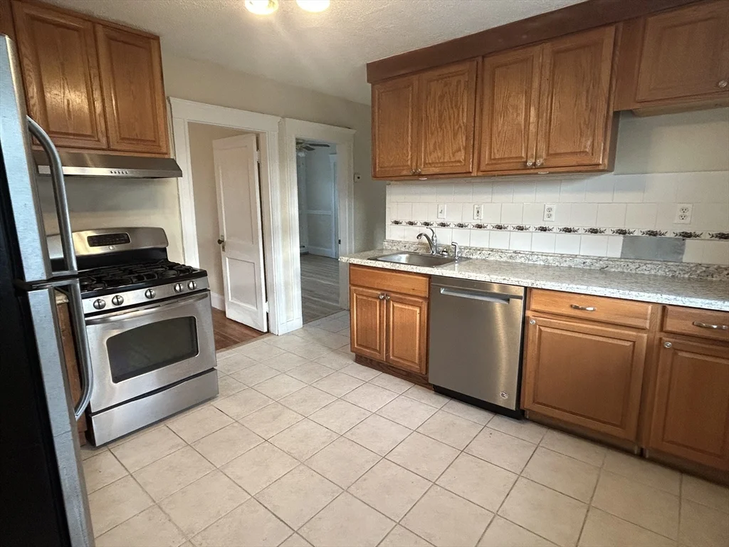 4 bed, 1 bath apartment for rent at 31-33 Harvard St Unit 2, Medford