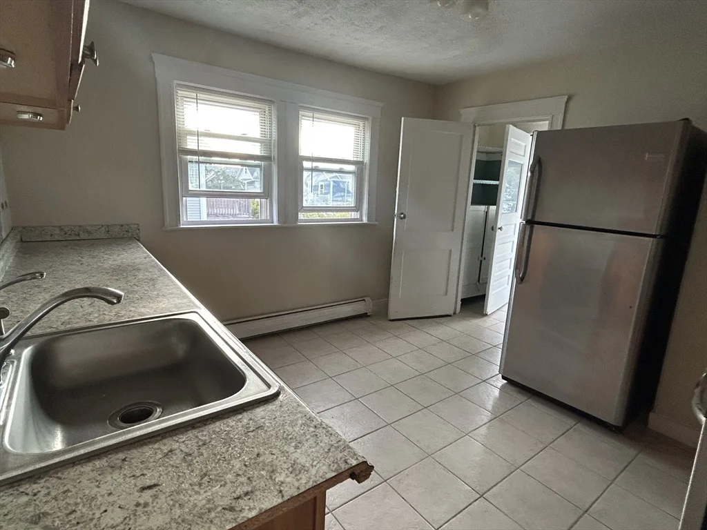 4 bed, 1 bath apartment for rent at 31-33 Harvard St Unit 2, Medford — photo 3 of 13