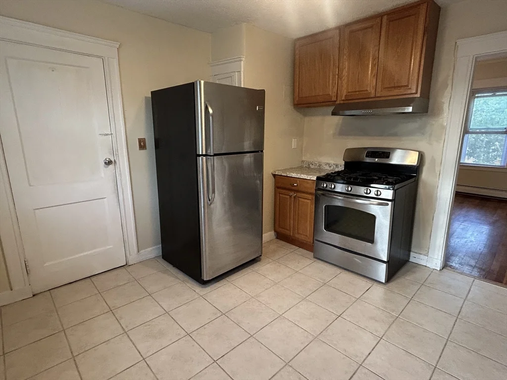 4 bed, 1 bath apartment for rent at 31-33 Harvard St Unit 2, Medford — photo 2 of 13