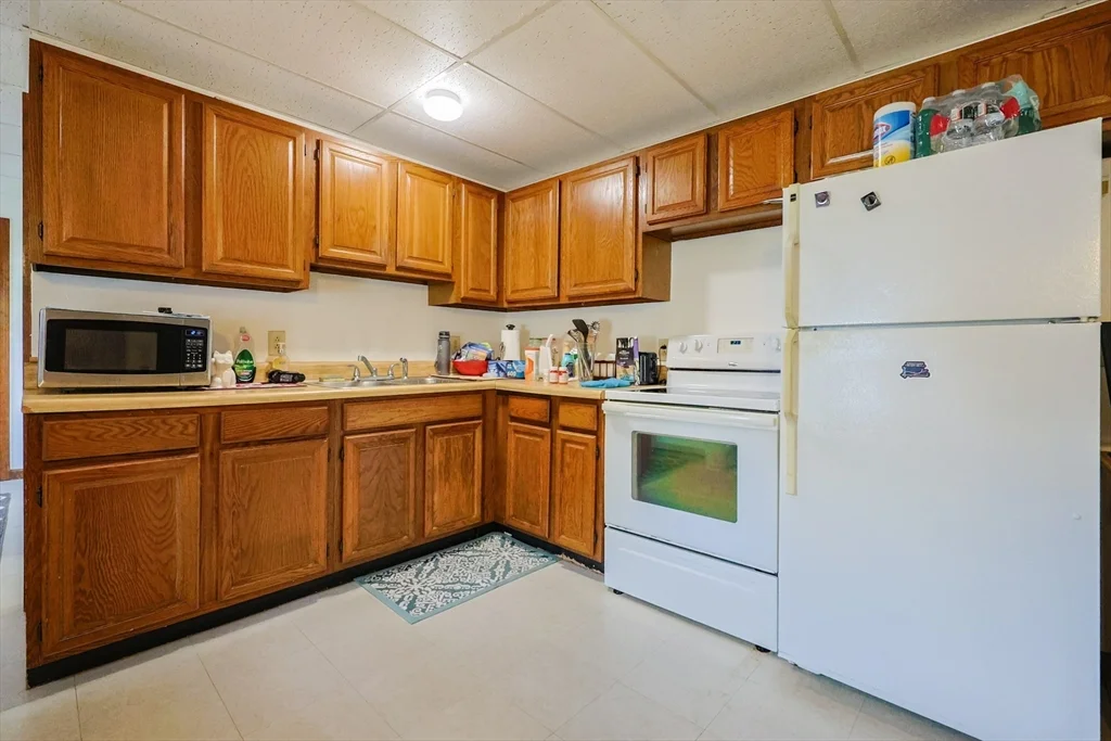 1 bed, 1 bath apartment for rent at 31-33 Leicester St Unit 2, Oxford — photo 1 of 16