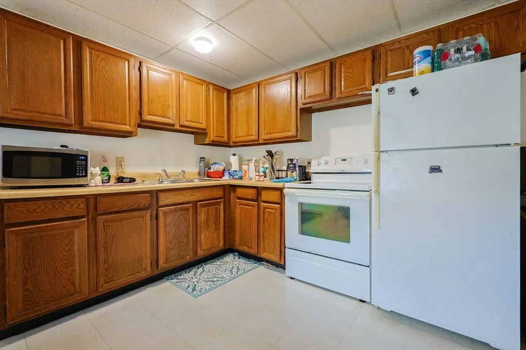 1 bed, 1 bath apartment for rent at 31-33 Leicester St Unit 2, Oxford — photo 7 of 16
