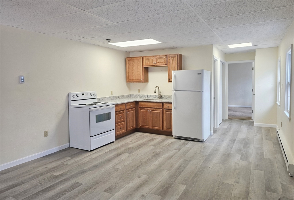 1 bed, 1 bath apartment for rent at 31-33 Leicester St Unit 3, Oxford — photo 1 of 12