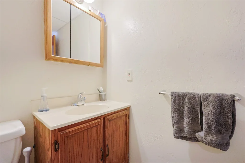 1 bed, 1 bath apartment for rent at 31-33 Leicester St Unit 4, Oxford — photo 8 of 16