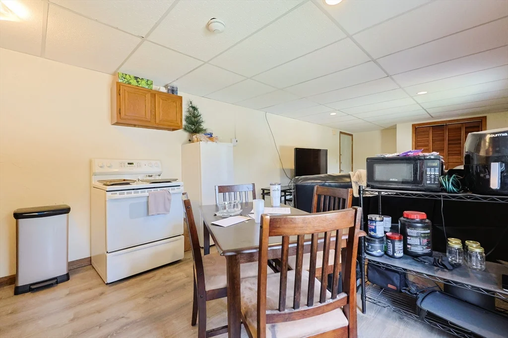 1 bed, 1 bath apartment for rent at 31-33 Leicester St Unit 4, Oxford — photo 11 of 16