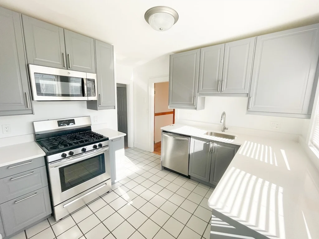 2 bed, 1 bath apartment for rent at 31-33 Melbourne St Unit 3, Dorchester — photo 1 of 19