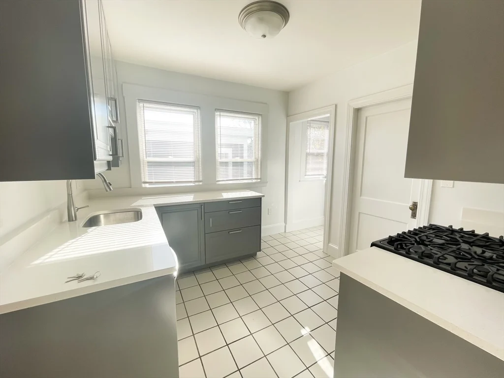 2 bed, 1 bath apartment for rent at 31-33 Melbourne St Unit 3, Dorchester — photo 3 of 19