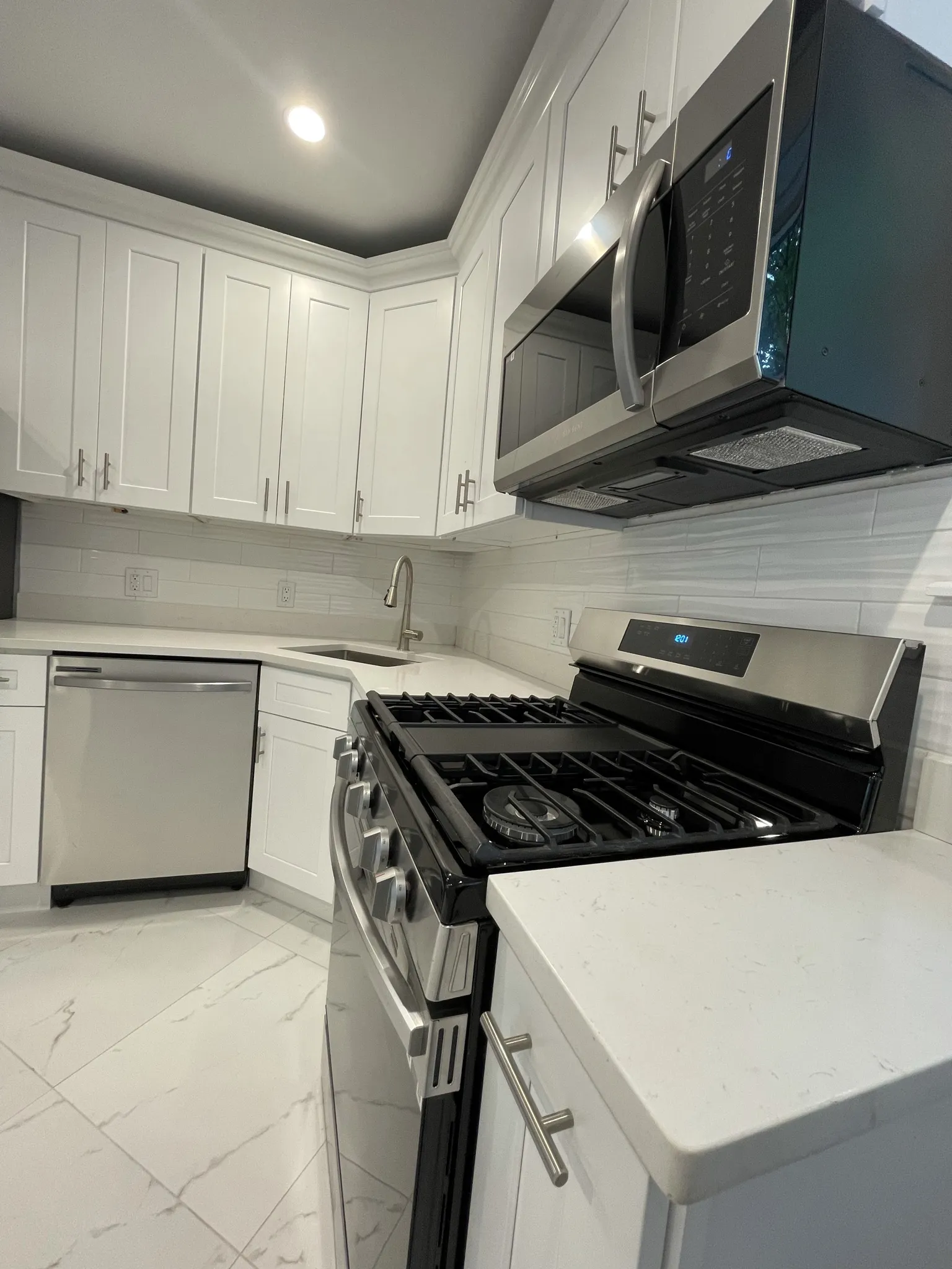 4 bed, 2 bath apartment for rent at 31-33 Raymond Ave Unit X, West Somerville — photo 2 of 18