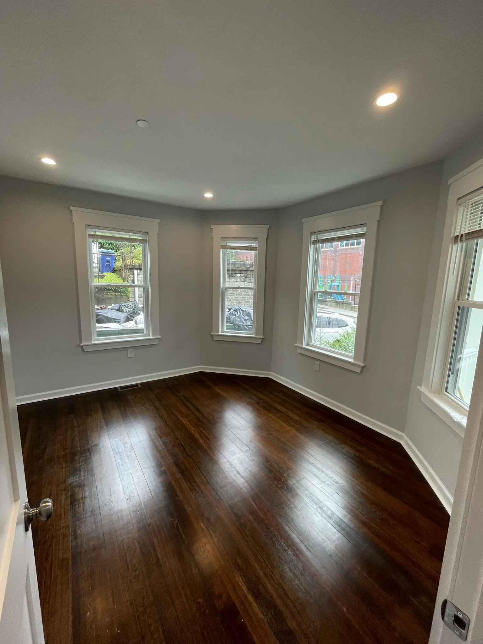 4 bed, 2 bath apartment for rent at 31-33 Raymond Ave Unit X, West Somerville — photo 4 of 18