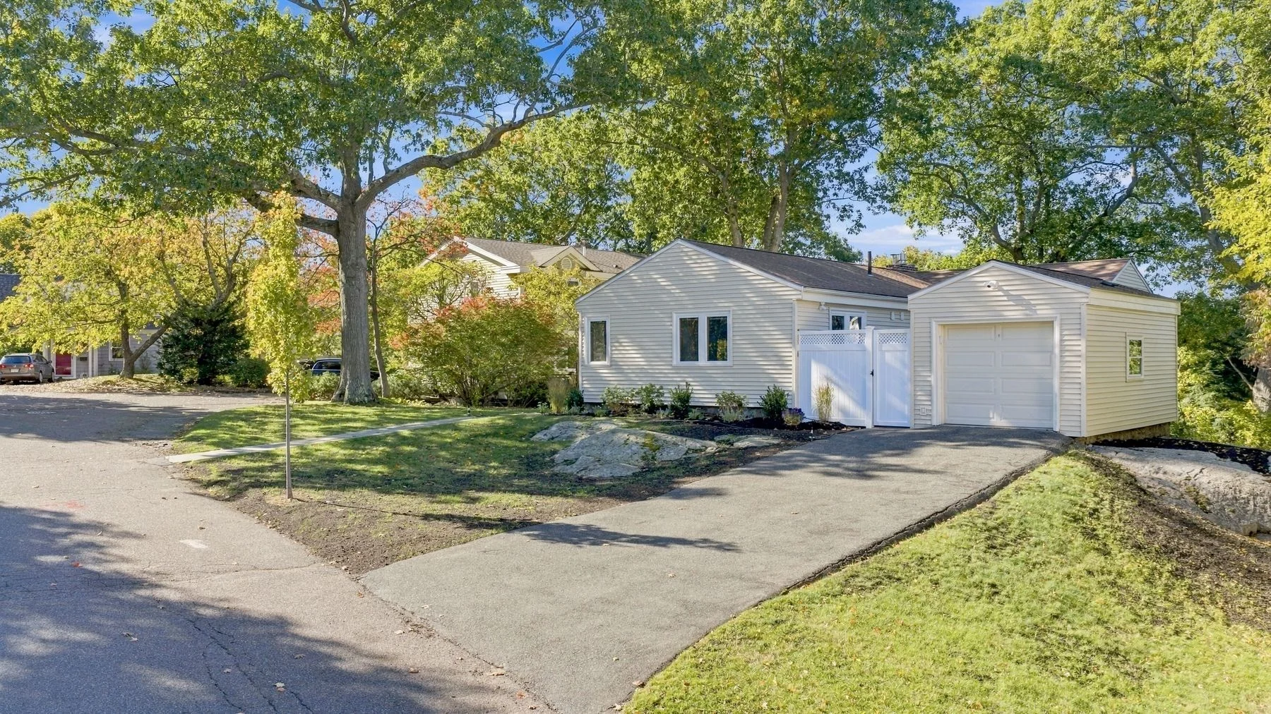 3 bed, 1 bath apartment for rent at 31 Amherst Rd, Marblehead