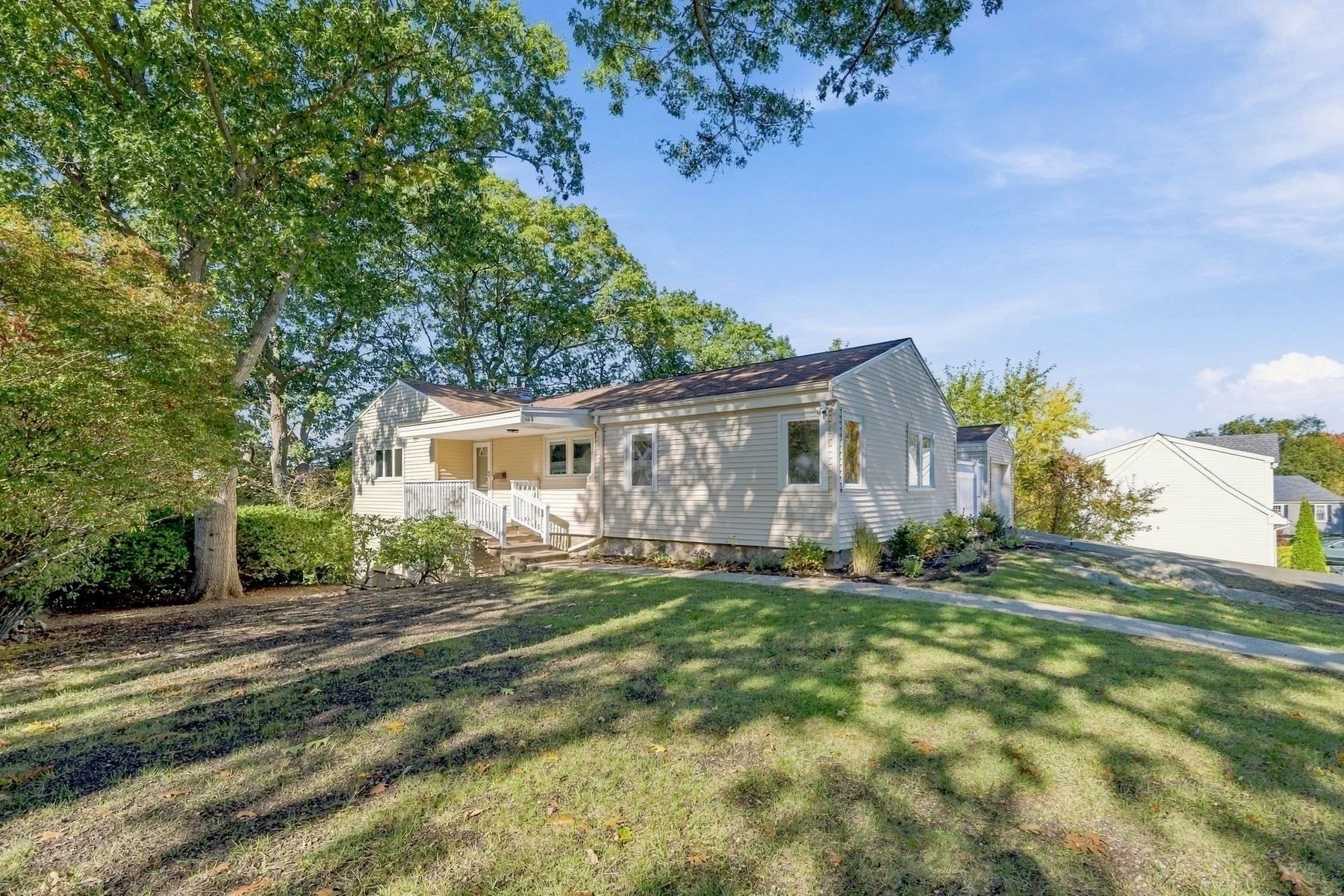3 bed, 1 bath apartment for rent at 31 Amherst Rd, Marblehead — photo 3 of 36