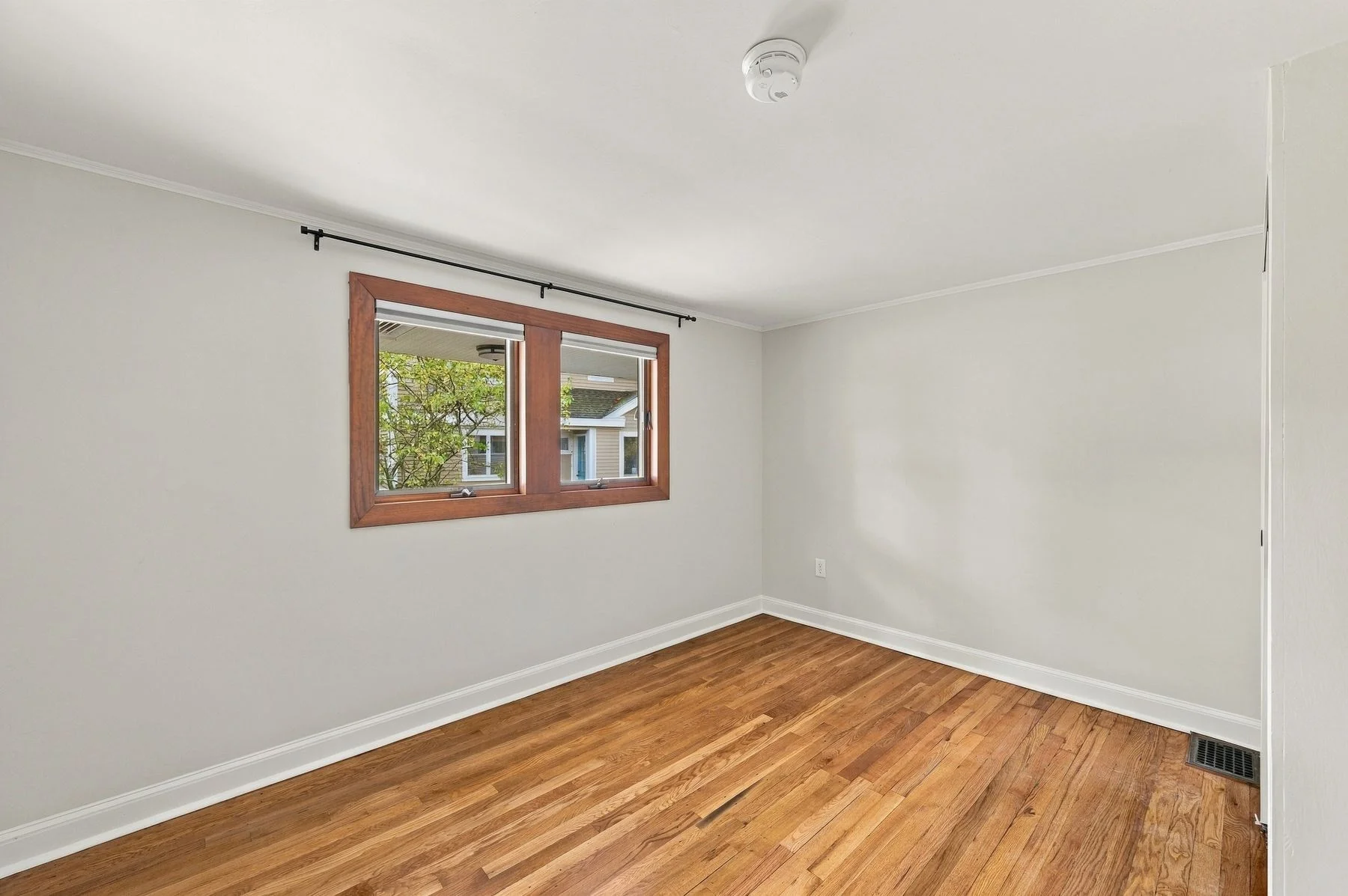 3 bed, 1 bath apartment for rent at 31 Amherst Rd, Marblehead — photo 24 of 36