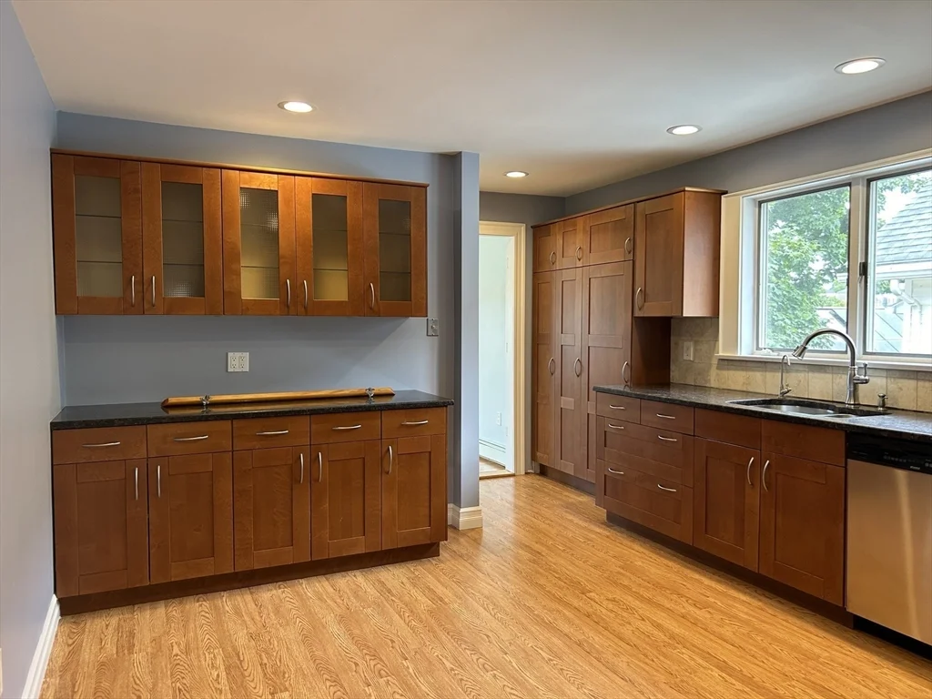 4 bed, 2 bath apartment for rent at 31 Bancroft St Unit 2, Watertown — photo 5 of 35