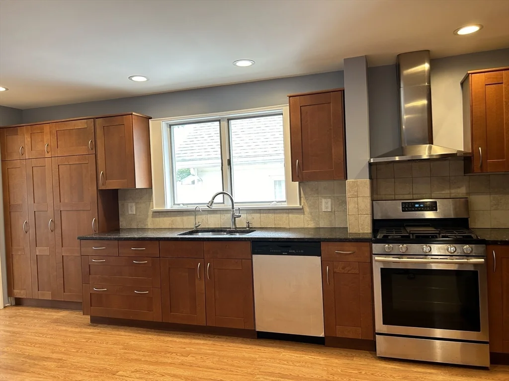 4 bed, 2 bath apartment for rent at 31 Bancroft St Unit 2, Watertown — photo 4 of 35