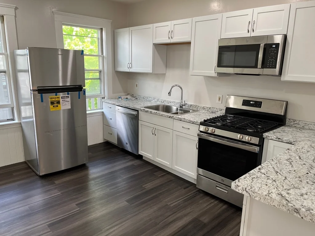 4 bed, 1 bath apartment for rent at 31 Barry St Unit 2, Dorchester — photo 2 of 24