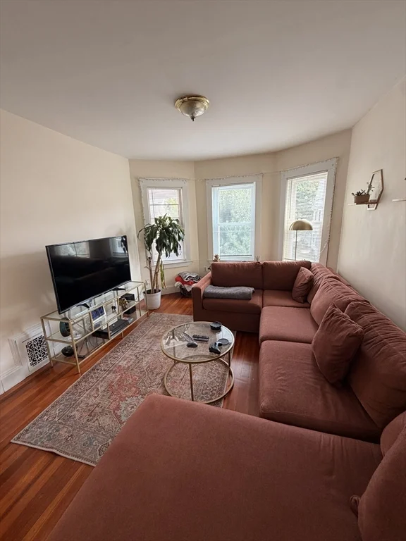 4 bed, 1 bath apartment for rent at 31 Barry St Unit 2, Dorchester — photo 8 of 24