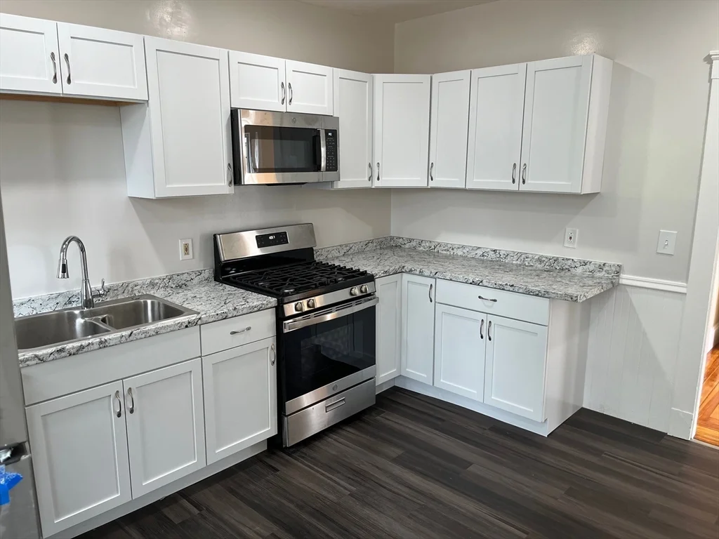 4 bed, 1 bath apartment for rent at 31 Barry St Unit 2, Dorchester — photo 3 of 24