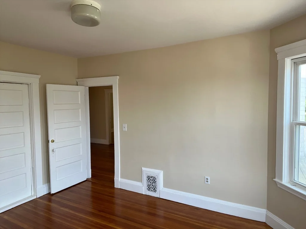 4 bed, 1 bath apartment for rent at 31 Barry St Unit 2, Dorchester — photo 11 of 24