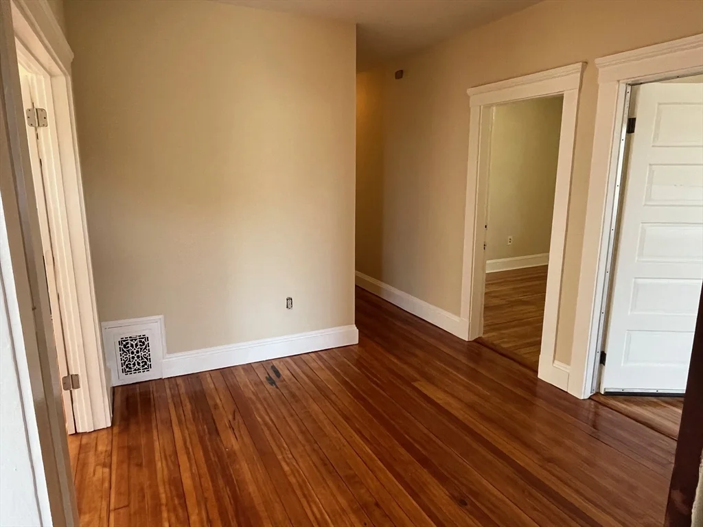 4 bed, 1 bath apartment for rent at 31 Barry St Unit 2, Dorchester — photo 9 of 24