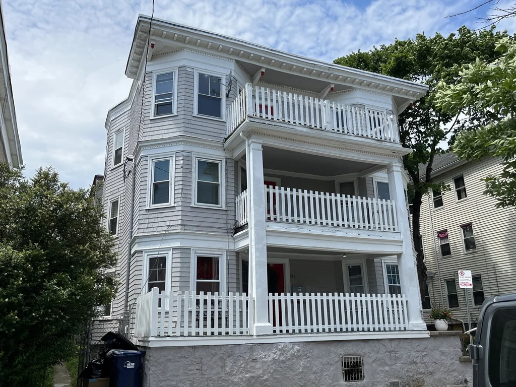 4 bed, 1 bath apartment for rent at 31 Barry St Unit 3, Boston