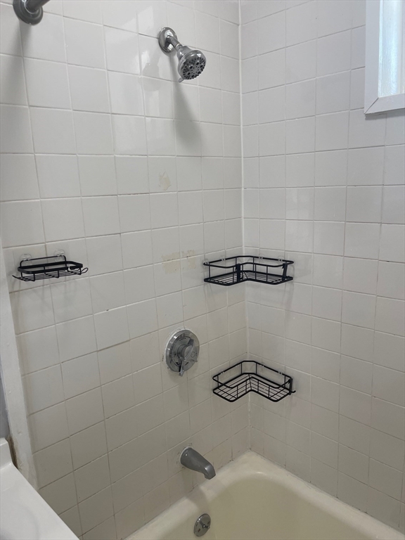 3 bed, 1 bath apartment for rent at 31 Beach St Unit 1, Haverhill — photo 8 of 24