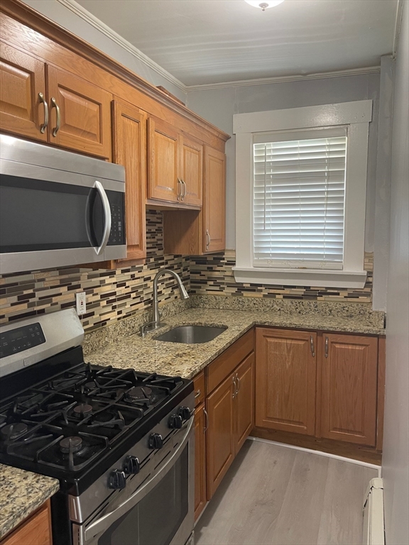3 bed, 1 bath apartment for rent at 31 Beach St Unit 1, Haverhill — photo 3 of 24