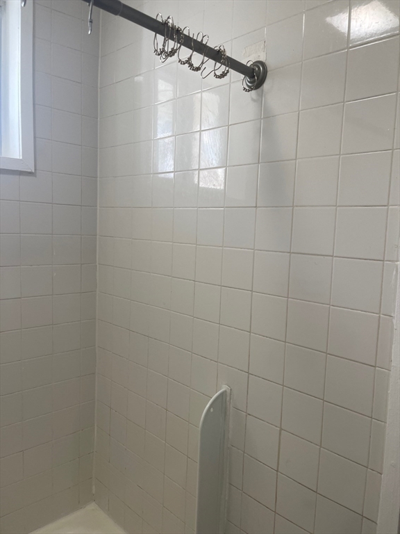 3 bed, 1 bath apartment for rent at 31 Beach St Unit 1, Haverhill — photo 9 of 24