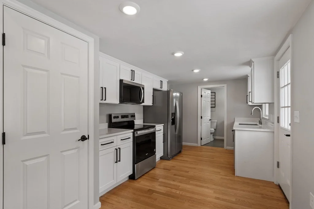 2 bed, 1 bath apartment for rent at 31 Birch Rd Unit 0, Nabnasset — photo 3 of 27