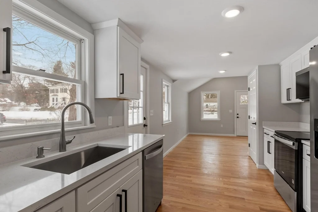 2 bed, 1 bath apartment for rent at 31 Birch Rd Unit 0, Nabnasset — photo 2 of 27