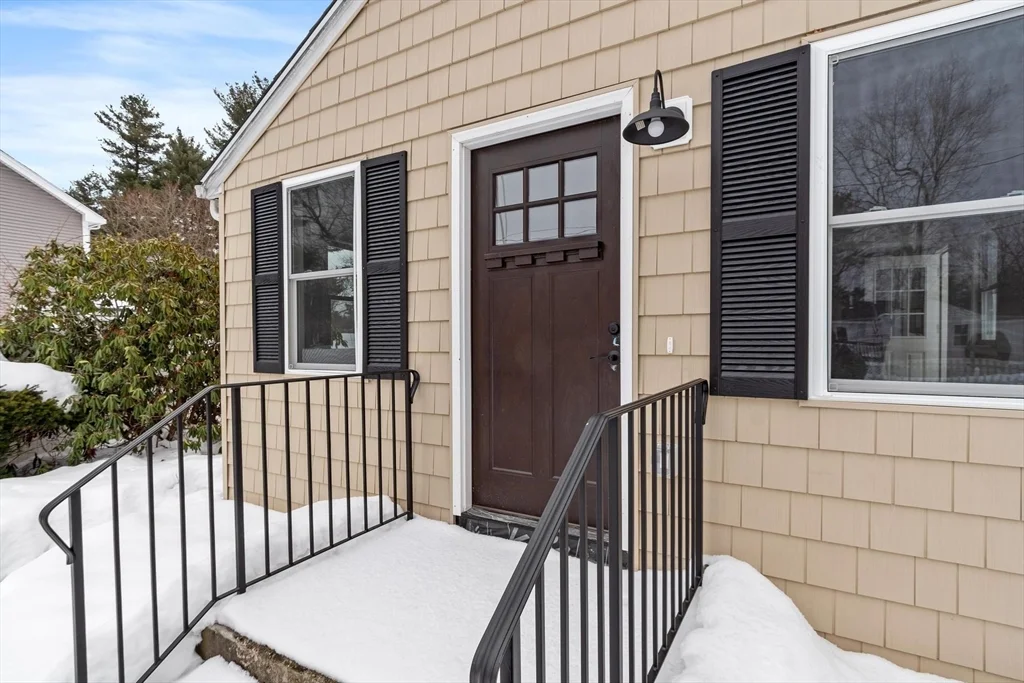2 bed, 1 bath apartment for rent at 31 Birch Rd Unit 0, Nabnasset — photo 1 of 27