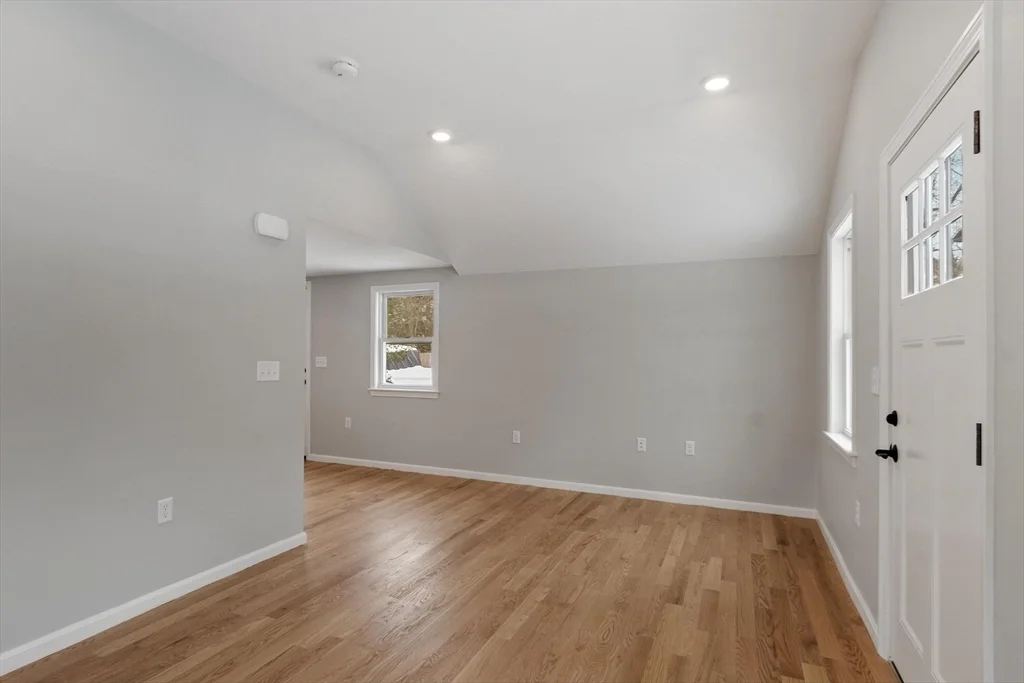 2 bed, 1 bath apartment for rent at 31 Birch Rd Unit 0, Nabnasset — photo 8 of 27