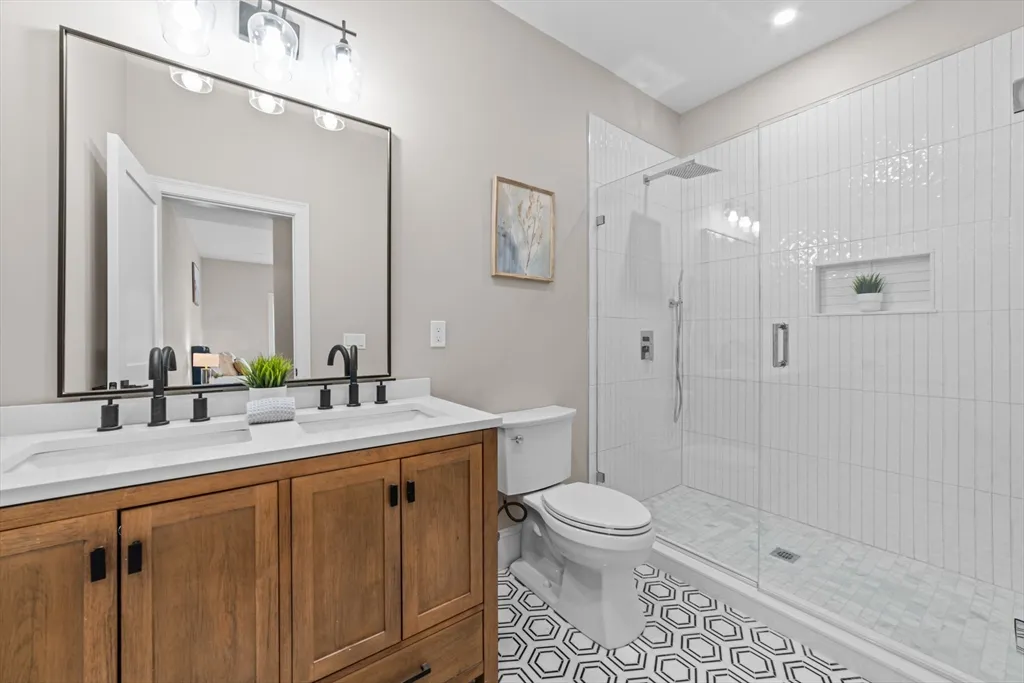 2 bed, 2 bath apartment for rent at 31 Boardman St Unit Ph, East Boston — photo 23 of 40