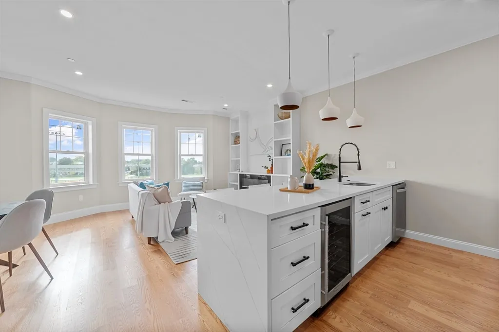 2 bed, 2 bath apartment for rent at 31 Boardman St Unit Ph, East Boston — photo 14 of 40