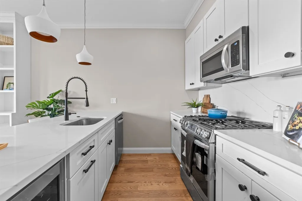 2 bed, 2 bath apartment for rent at 31 Boardman St Unit Ph, East Boston — photo 12 of 40