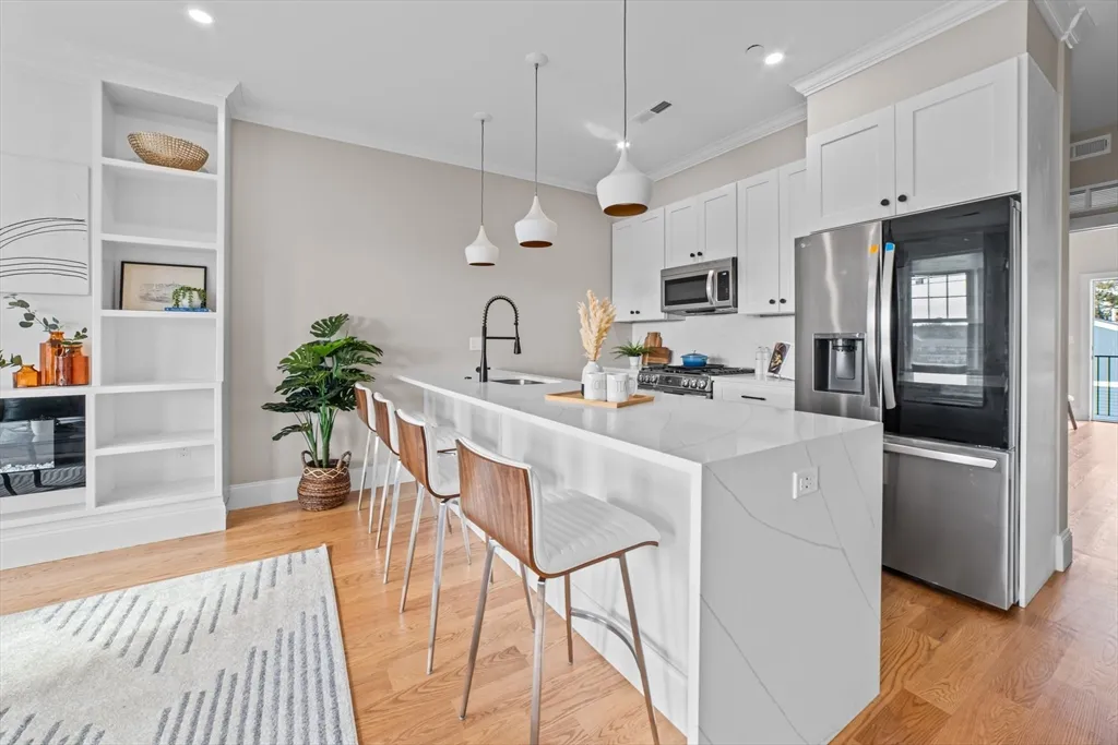 2 bed, 2 bath apartment for rent at 31 Boardman St Unit Ph, East Boston — photo 3 of 40