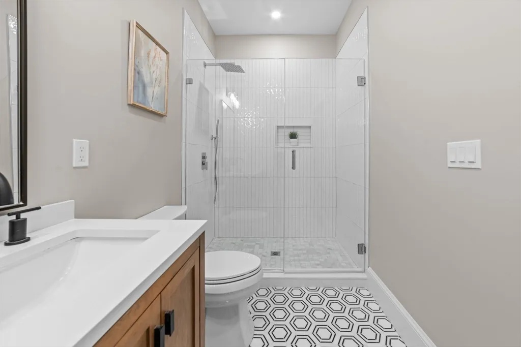 2 bed, 2 bath apartment for rent at 31 Boardman St Unit Ph, East Boston — photo 24 of 40