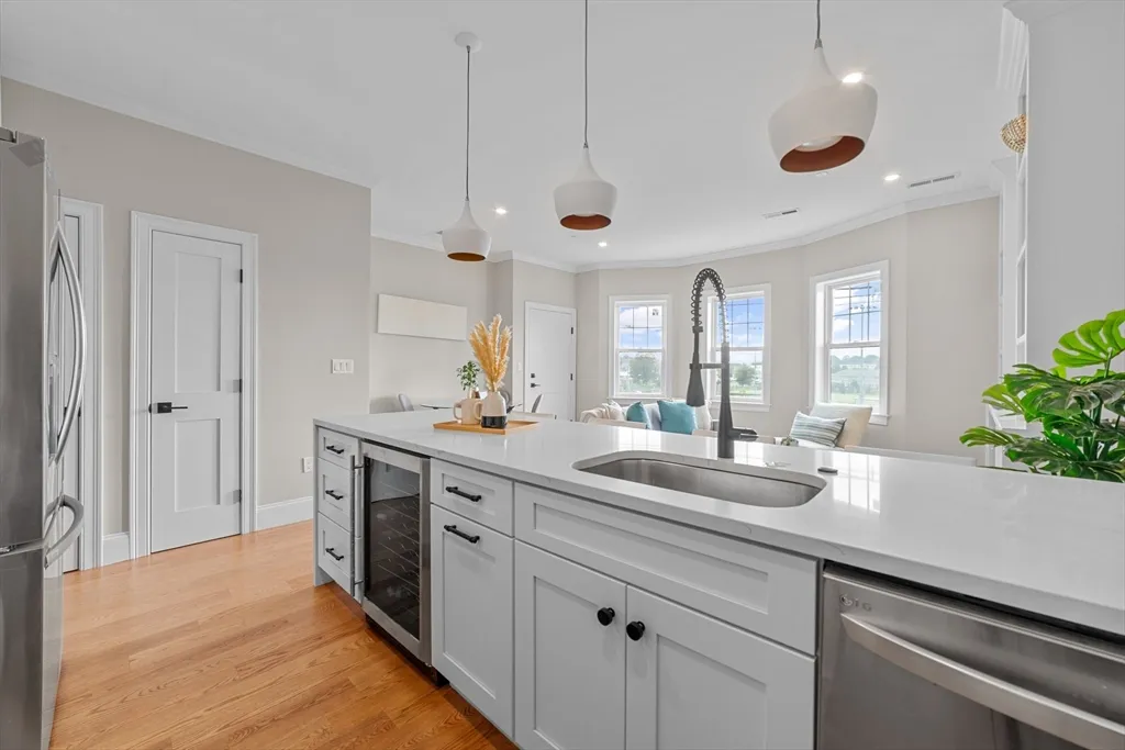 2 bed, 2 bath apartment for rent at 31 Boardman St Unit Ph, East Boston — photo 15 of 40