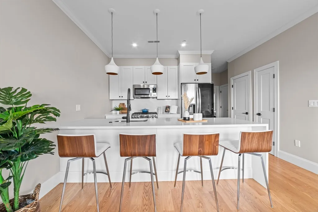 2 bed, 2 bath apartment for rent at 31 Boardman St Unit Ph, East Boston — photo 8 of 40