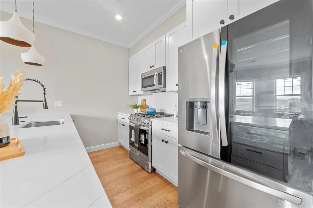 2 bed, 2 bath apartment for rent at 31 Boardman St Unit Ph, East Boston — photo 13 of 40