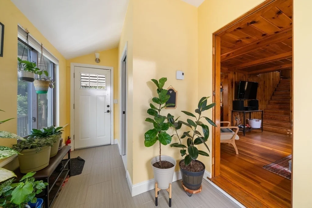 3 bed, 1 bath apartment for rent at 31 Braeburn Rd, Hyde Park — photo 9 of 37