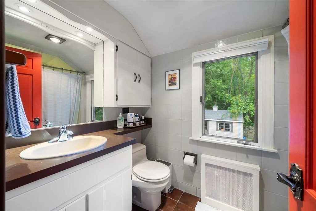 3 bed, 1 bath apartment for rent at 31 Braeburn Rd, Hyde Park — photo 27 of 37