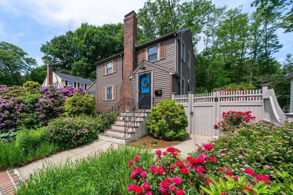 3 bed, 1 bath apartment for rent at 31 Braeburn Rd, Hyde Park — photo 1 of 37