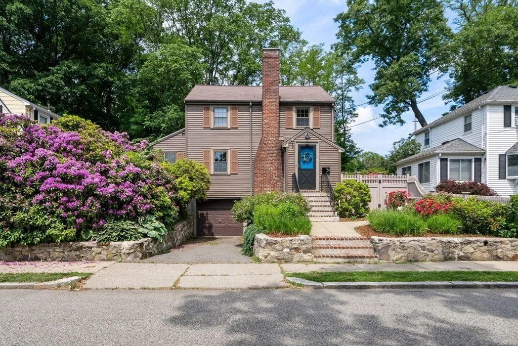 3 bed, 1 bath apartment for rent at 31 Braeburn Rd, Hyde Park — photo 3 of 37