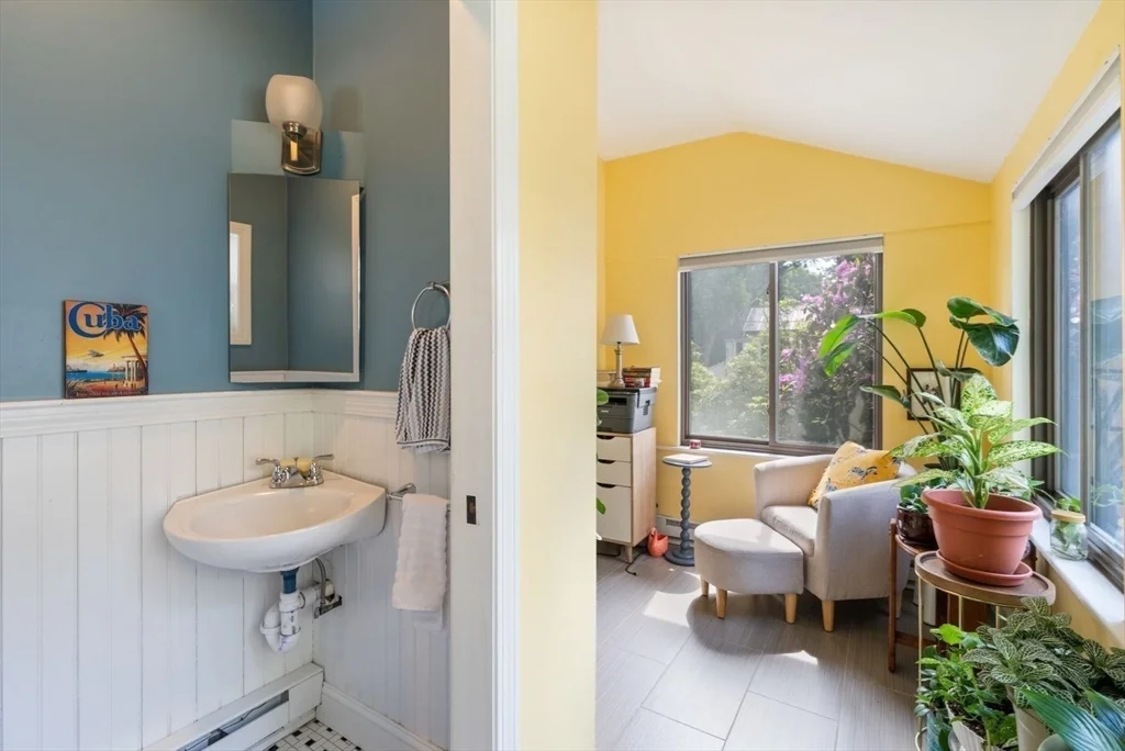 3 bed, 1 bath apartment for rent at 31 Braeburn Rd, Hyde Park — photo 12 of 37