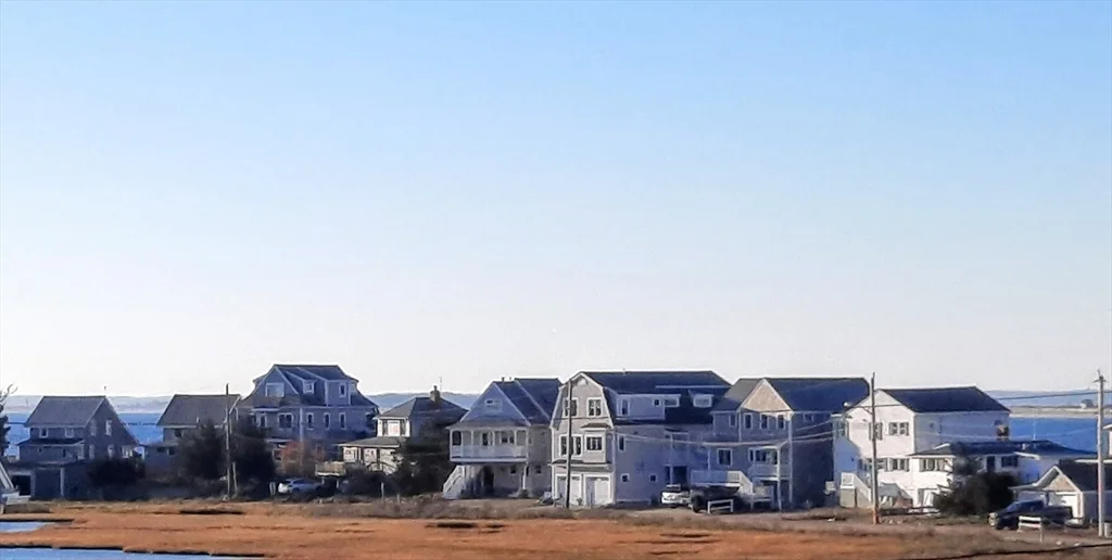 3 bed, 2 bath apartment for rent at 31 Branch St Unit 31, Marshfield — photo 3 of 9