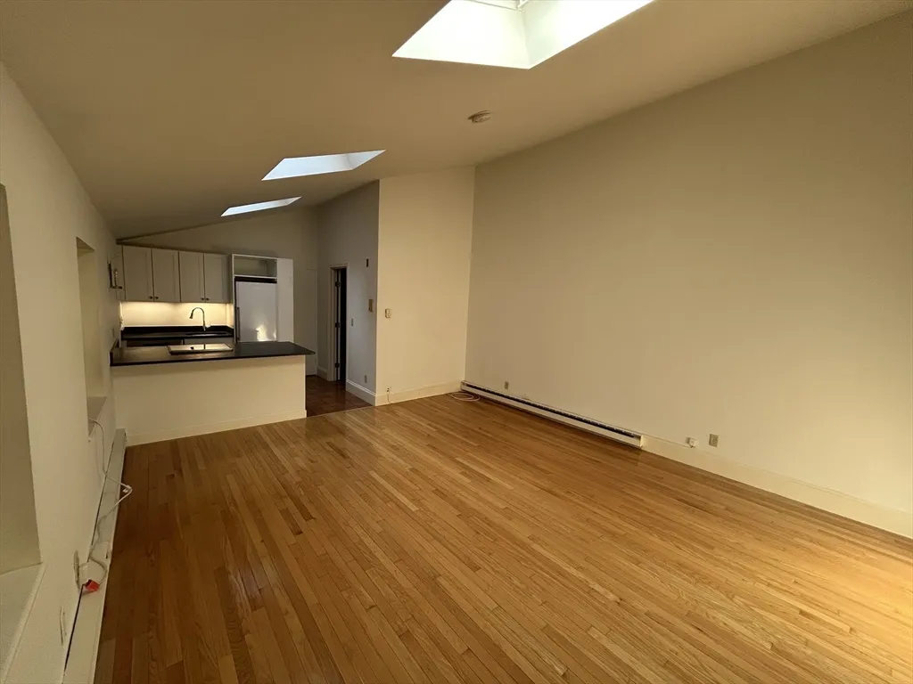 Studio bed, 1 bath apartment for rent at 31 Branch Unit 2, Beacon Hill — photo 5 of 11