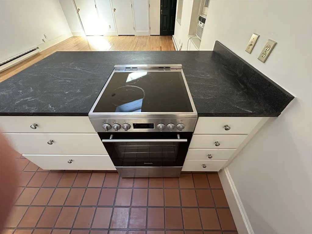 Studio bed, 1 bath apartment for rent at 31 Branch Unit 2, Beacon Hill — photo 3 of 11